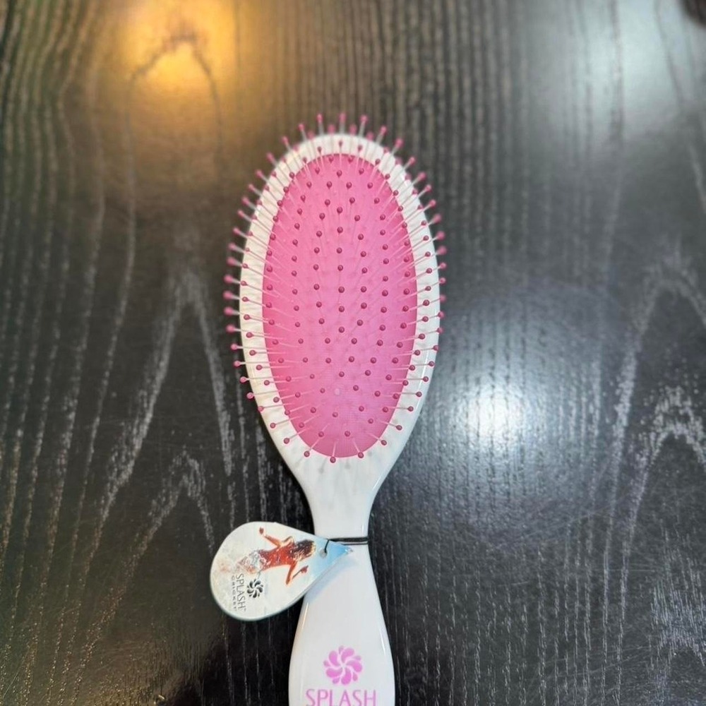 Cricket Splash Pink hair brush‎ with white handle
